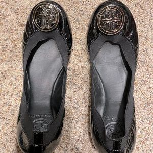 Tory Burch- Black Patent Carolina flats as 6.5